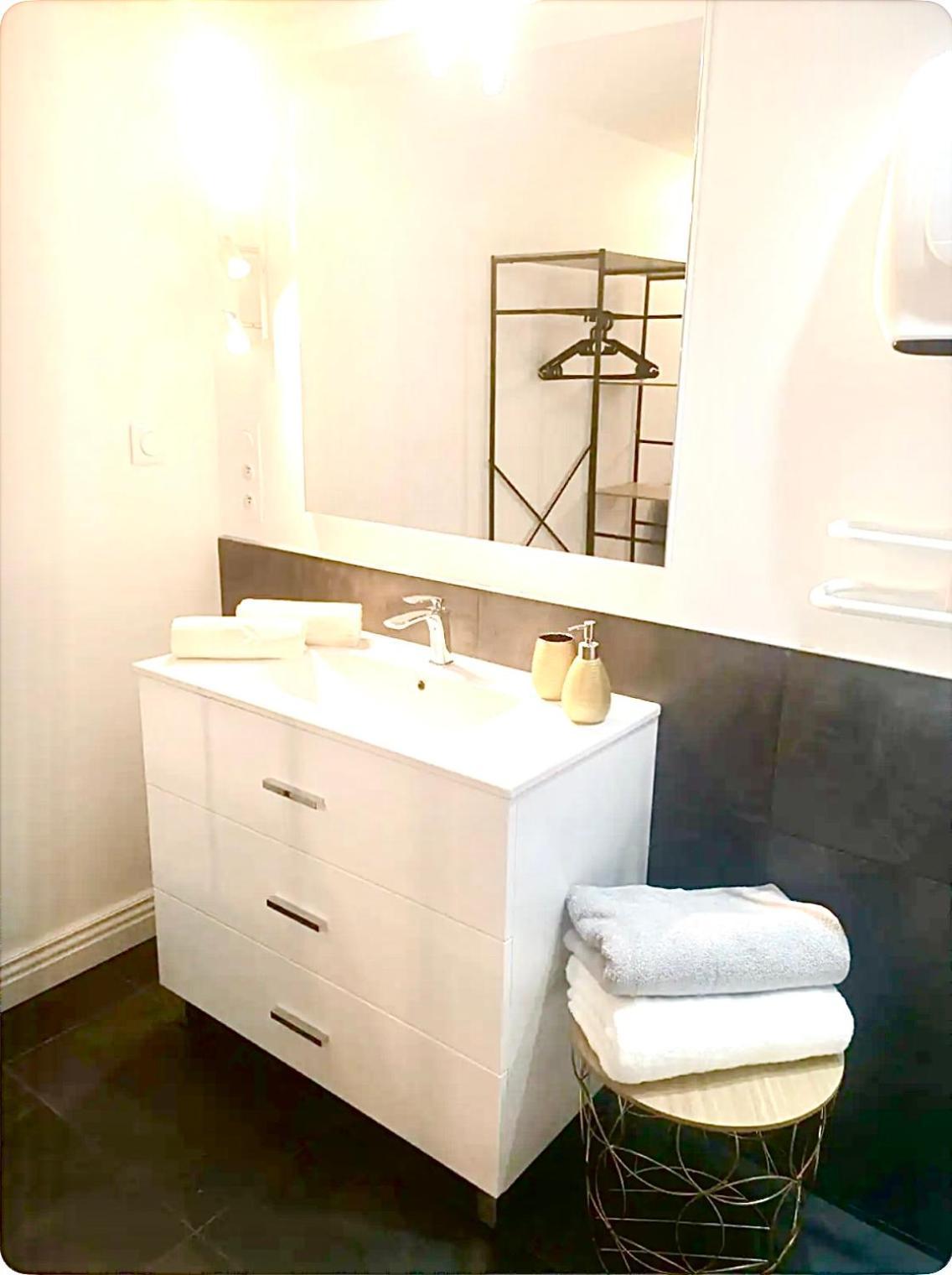 Appart-one Terrasse Jacuzzi Parking Apartment *